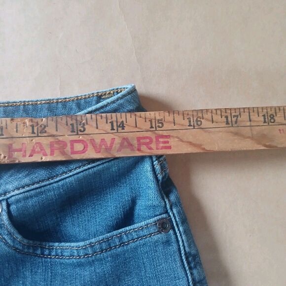 LL Bean Classic Fit Straight Leg Jeans Med Wash Womens Size 8 Classic 90s Basic - Picture 12 of 13